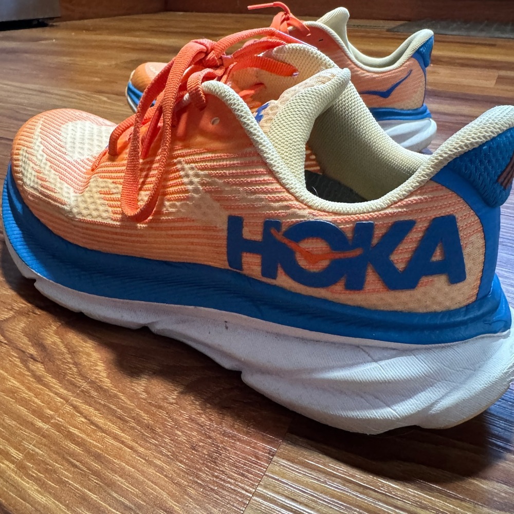 Youth Size 5 Hoka Clifton 9.